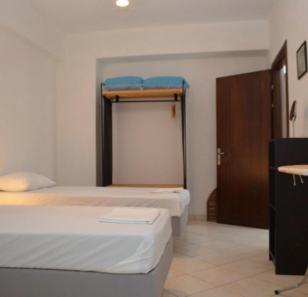 Andi Apartment Sarandë Exteriör bild
